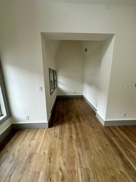 More Photos Of 194 Route 17, Tuxedo Park Freestanding For Lease