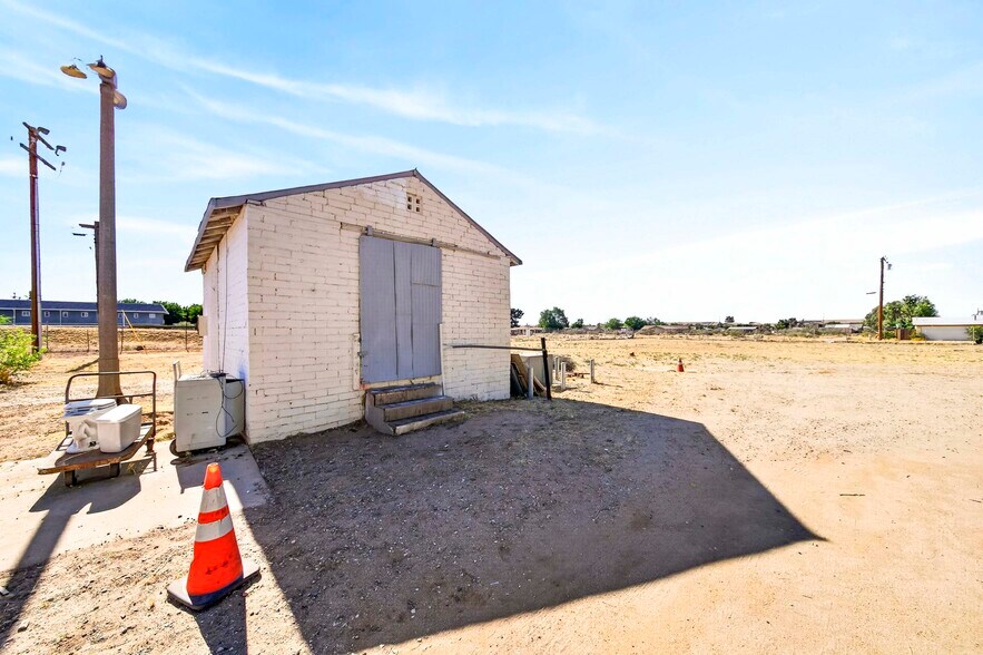 More Photos Of 11398 Bartlett Ave, Adelanto Contractor Storage Yard For Sale