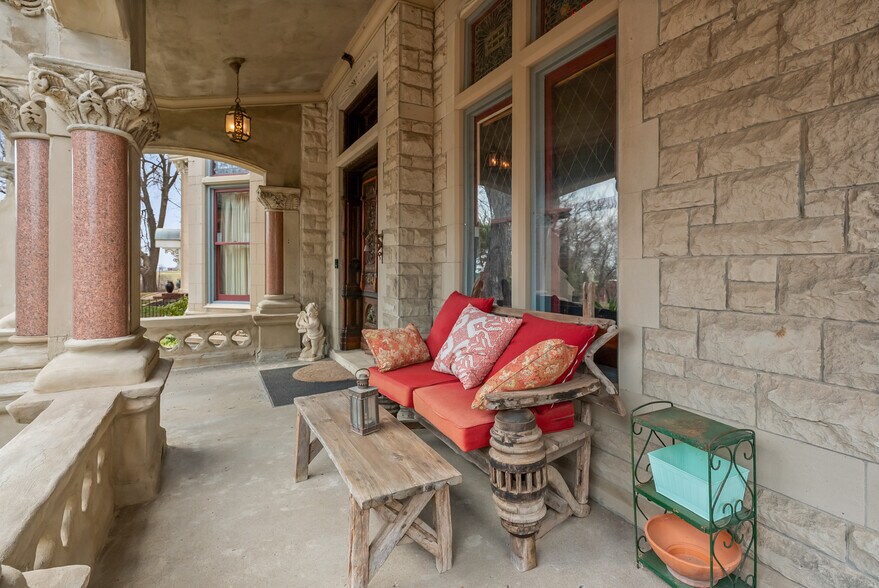 More Photos Of 809 Hall St, Saint Joseph Hospitality For Sale