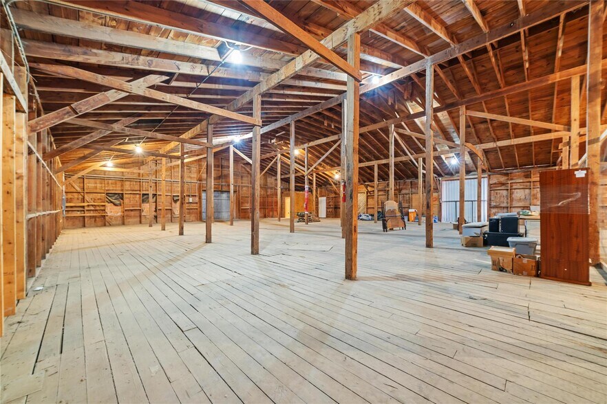 More Photos Of 1403 Blake Dr, Brownwood Warehouse For Sale