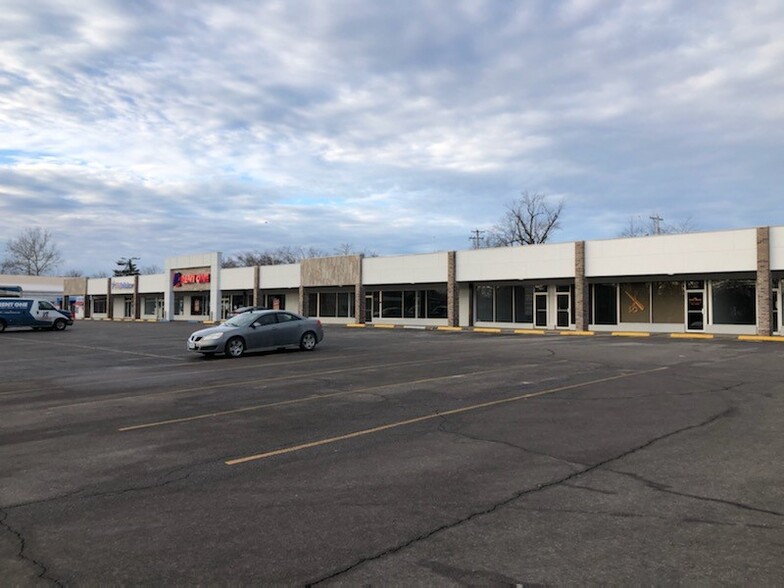 Primary Photo Of 643 N Morley St, Moberly Storefront For Lease