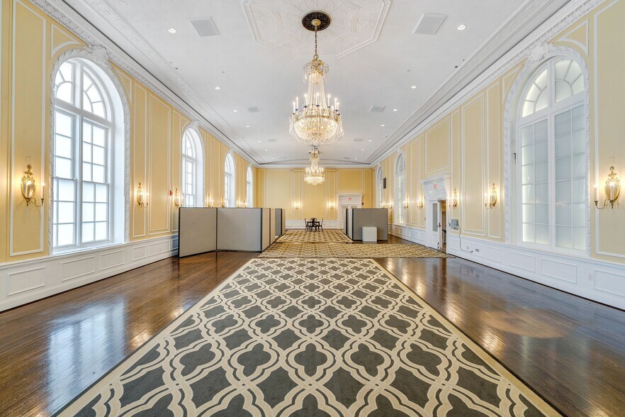 More Photos Of 611 S Jefferson St, Roanoke Apartments For Lease