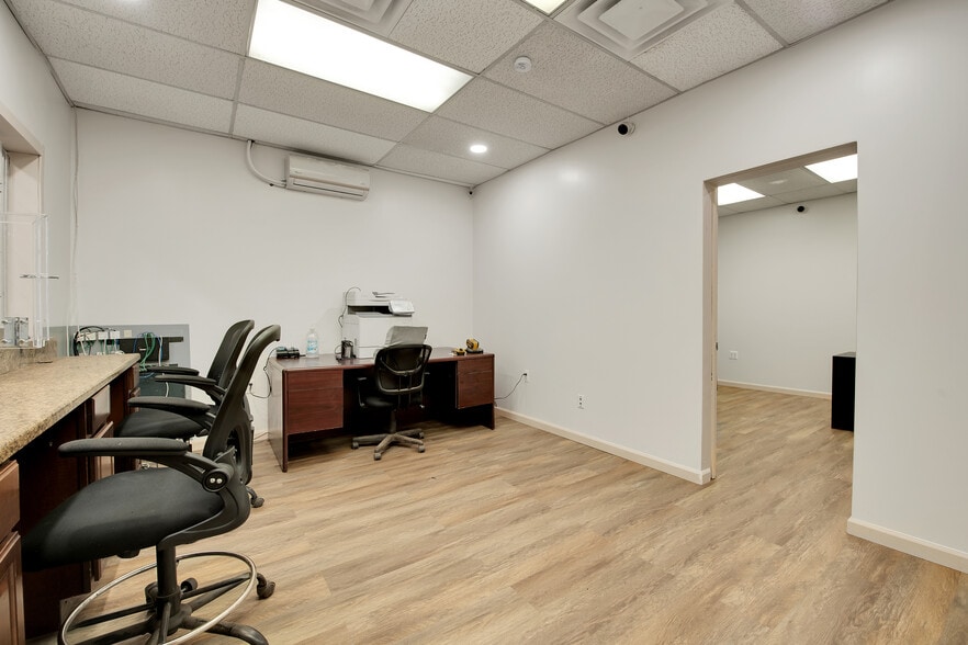 More Photos Of 7075 Lyndon St, Detroit Warehouse For Sale