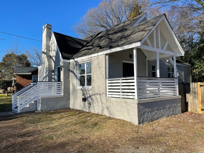 More Photos Of 1508 Remount Rd, Charlotte Showroom For Lease