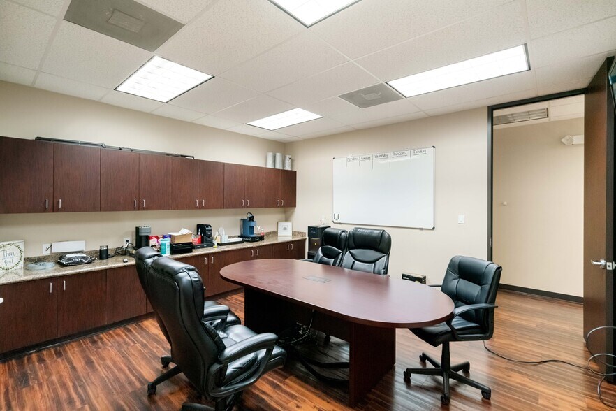 More Photos Of 207 W Archer Rd, Baytown Warehouse For Sale