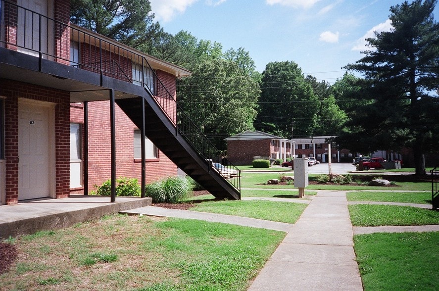 More Photos Of 2400 Beverly Hills Dr, Atlanta Apartments For Sale