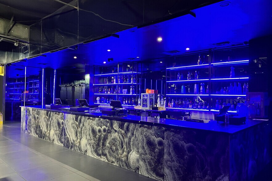 More Photos Of 5002 Washington Ave, Houston Bar For Lease