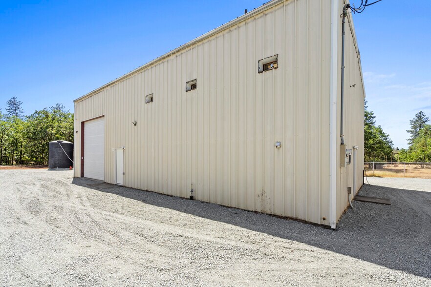 More Photos Of 1344 Brookside Blvd, Grants Pass Warehouse For Lease