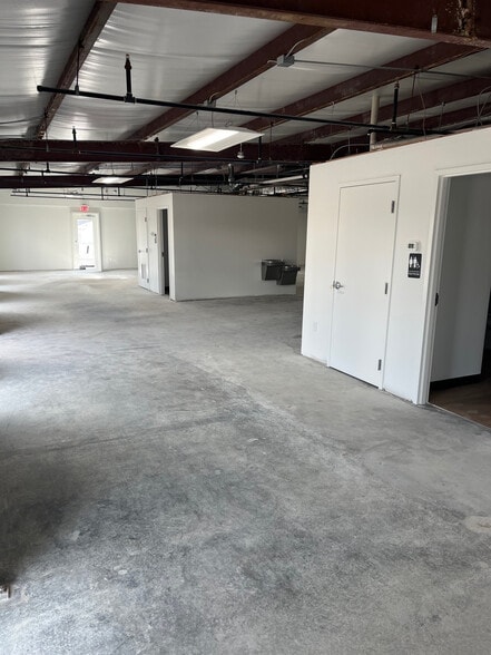 More Photos Of 6401 Centennial Blvd, Nashville Warehouse For Lease