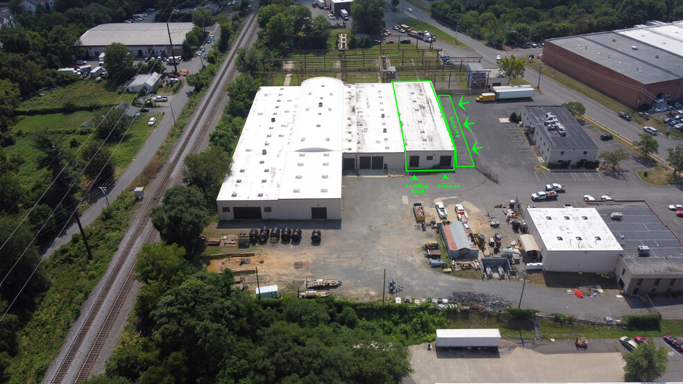 More Photos Of 9129 Euclid Ave, Manassas Warehouse For Lease