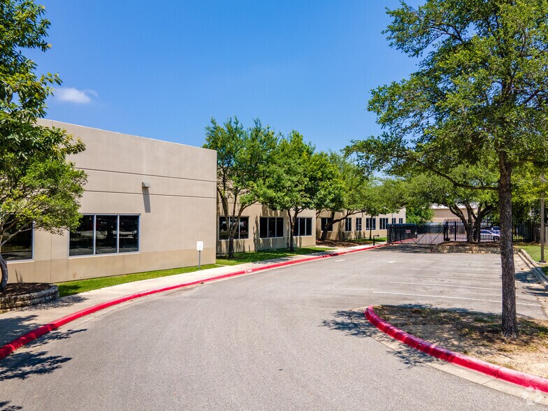 More Photos Of 5555 Northwest Pky, San Antonio Office For Lease
