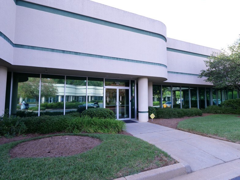 More Photos Of 975 Cobb Place Blvd NW, Kennesaw Light Distribution For Lease