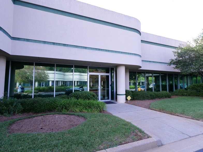 More Photos Of 975 Cobb Place Blvd NW, Kennesaw Light Distribution For Sale