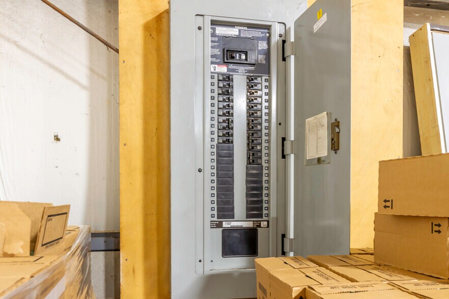 More Photos Of 2840 Mitthoeffer Pl, Indianapolis Warehouse For Sale