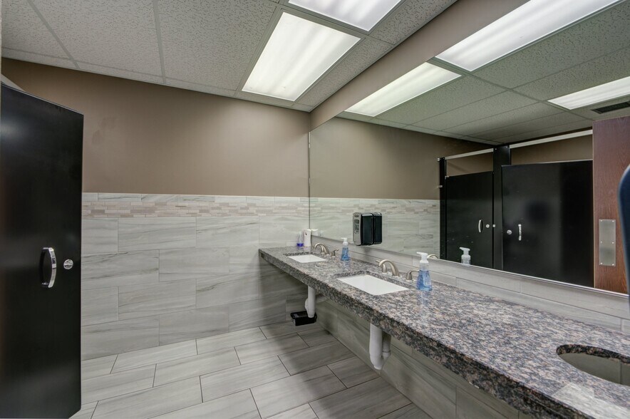 More Photos Of 19600 E Parker Square Dr, Parker Office For Lease