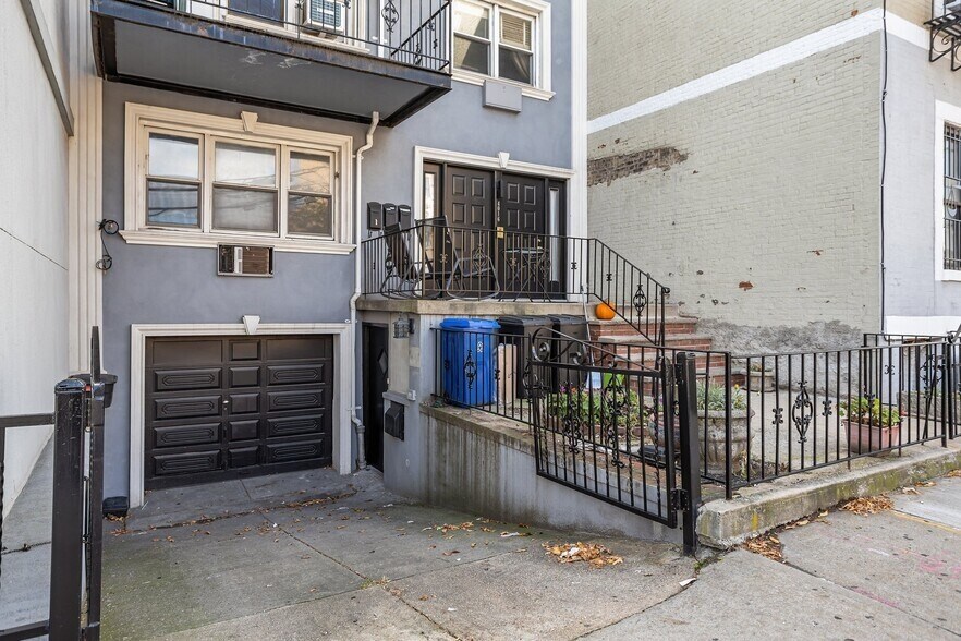 More Photos Of 4016 31st Ave, Astoria Apartments For Lease