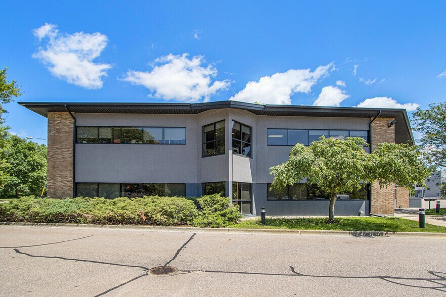 More Photos Of 1707 S Park St, Kalamazoo Medical For Lease