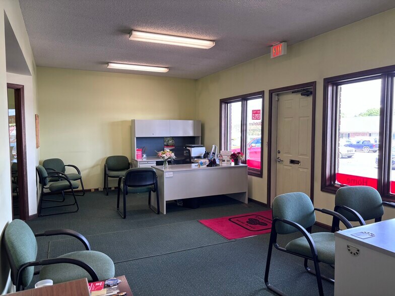 More Photos Of 814 S Main St, Lapeer Freestanding For Lease
