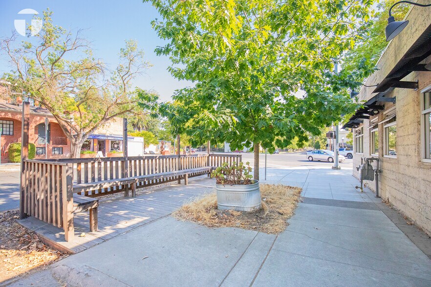 More Photos Of 3527 Broadway, Sacramento Storefront For Sale