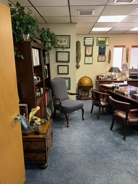 More Photos Of 4215 Edgewater Dr, Orlando Office For Lease