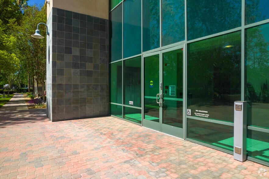 More Photos Of 2280 Market St, Riverside Office For Lease