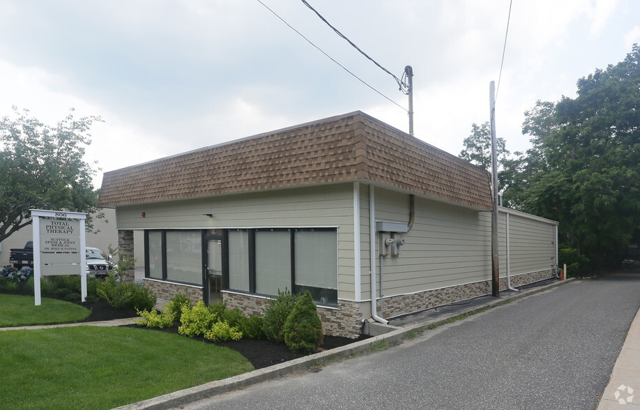 Primary Photo Of 806 E Main St, Riverhead Medical For Lease