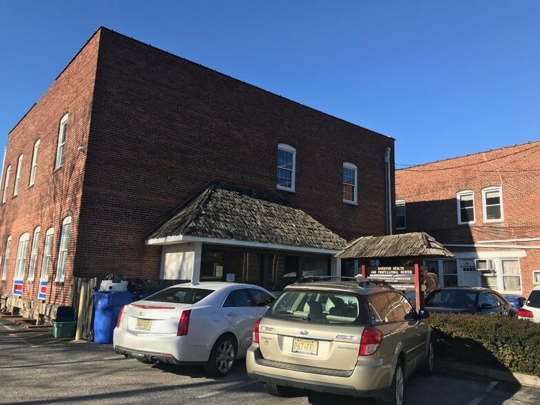 More Photos Of 600 Main St, Riverton Office For Sale
