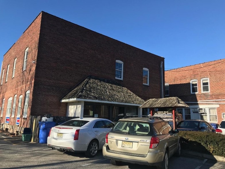 More Photos Of 600 Main St, Riverton Office For Sale