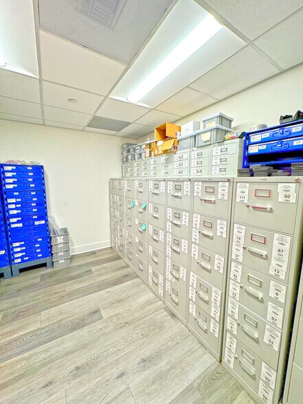 More Photos Of 1525 State St, Santa Barbara Office For Sale