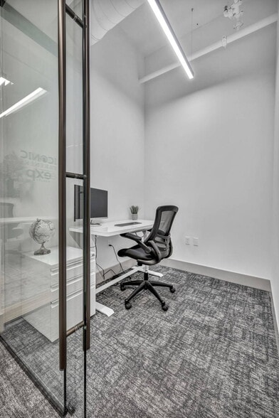 More Photos Of 17415 Northwood Ave, Lakewood Coworking Space