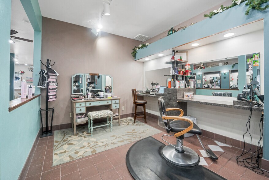 More Photos Of 155 W Menasha Ave, Whitelaw Flex For Sale