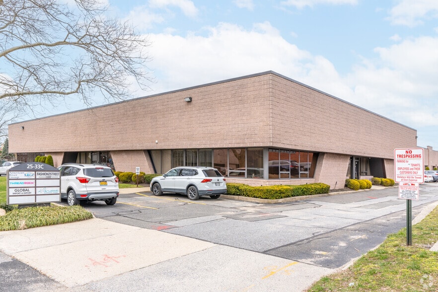 More Photos Of 25-33 Dubon Ct, Farmingdale Warehouse For Lease