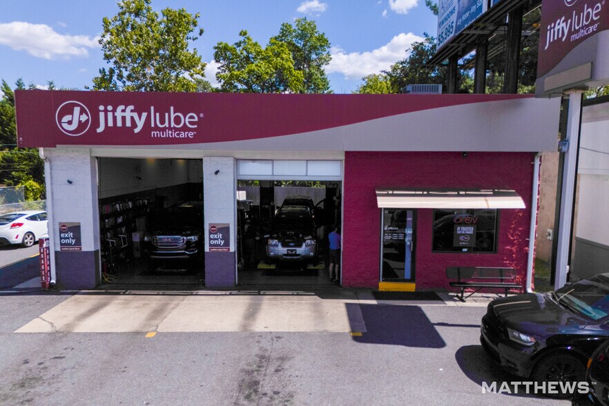 Primary Photo Of 3807 Concord Pike, Wilmington Auto Repair For Sale