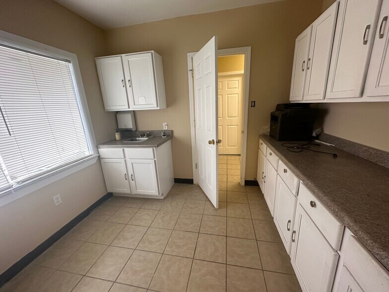 More Photos Of 8736 Chef Menteur Hwy, New Orleans Medical For Lease