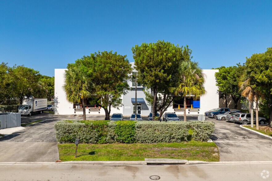 More Photos Of 2100 Nw 102nd Pl, Doral Warehouse For Lease
