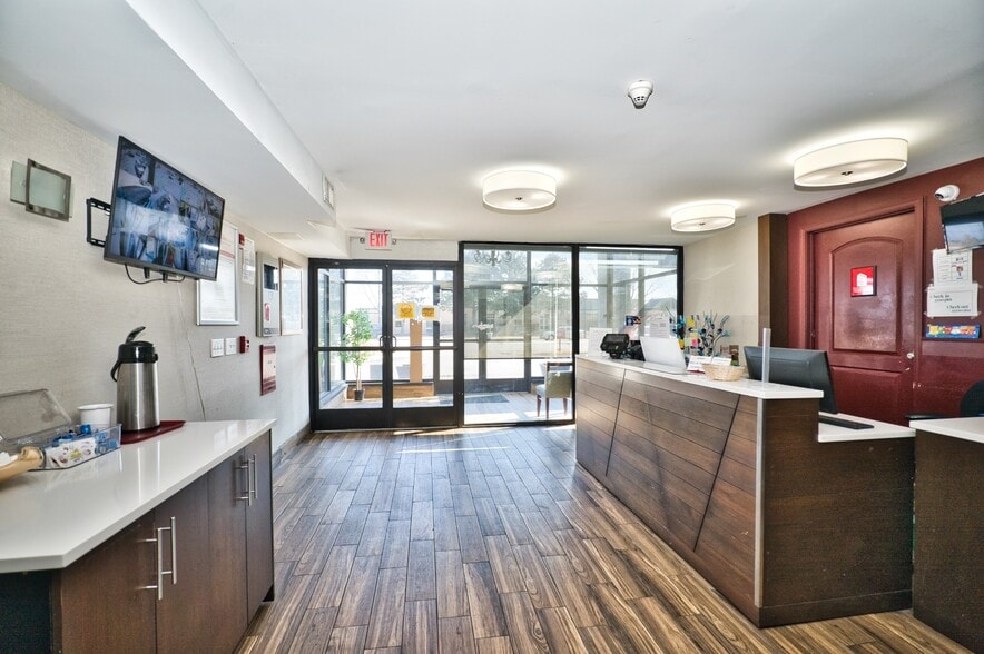 More Photos Of 9424 Waukegan Rd, Morton Grove Hotel For Sale