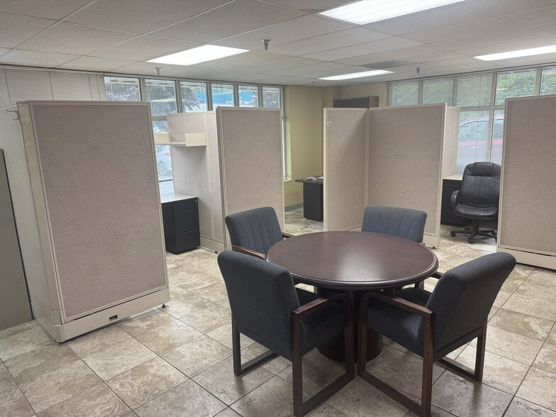 More Photos Of 3825 Grant St, Washougal Service For Lease