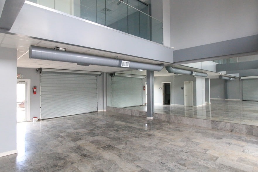 More Photos Of 5827 Star Ln, Houston Warehouse For Sale