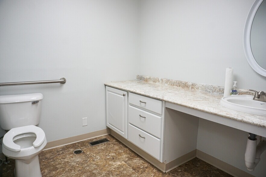 More Photos Of 1800 Woodfield Dr, Savoy Office For Lease