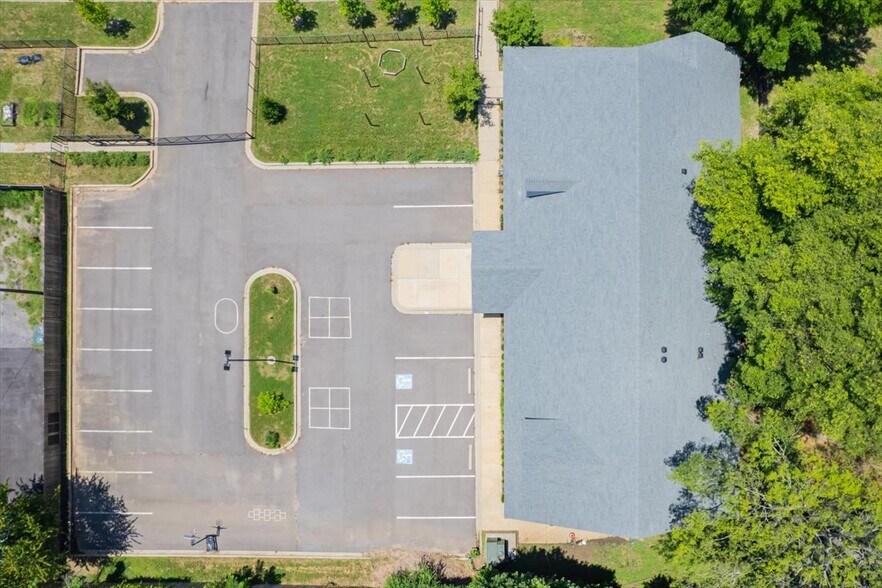 More Photos Of 1430 Poplar Ave, Memphis Office For Sale
