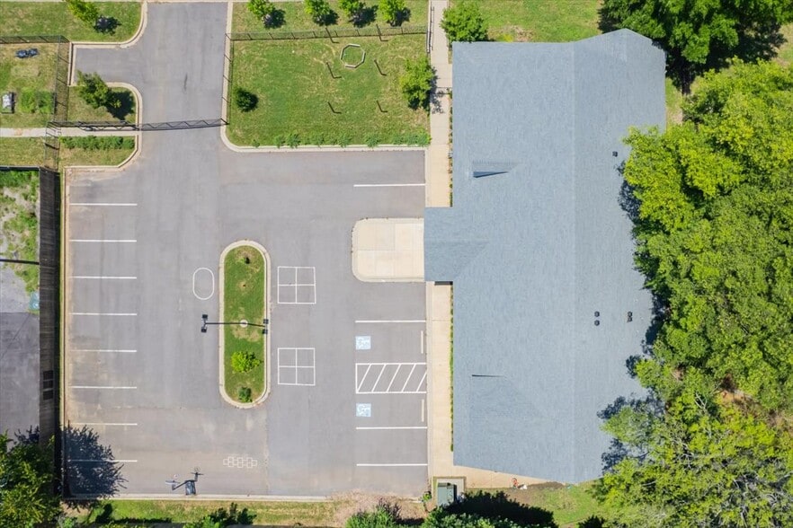 More Photos Of 1430 Poplar Ave, Memphis Office For Sale