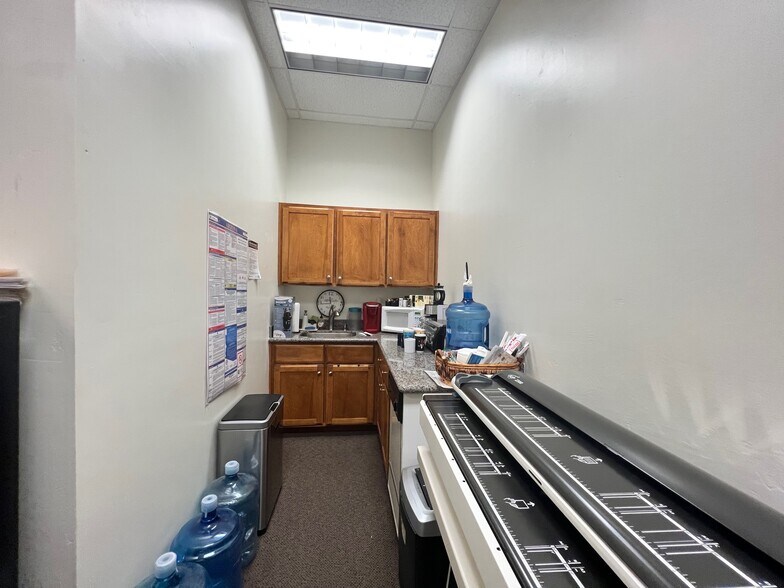 More Photos Of 2222 W Parkside Ln, Phoenix Research And Development For Sale