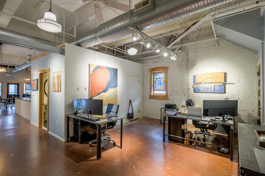 More Photos Of 1600 Locust St, Kansas City Storefront Retail Office For Sale