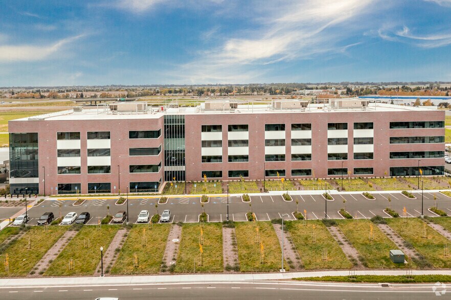 More Photos Of 4191 E Commerce Way, Sacramento Office For Lease