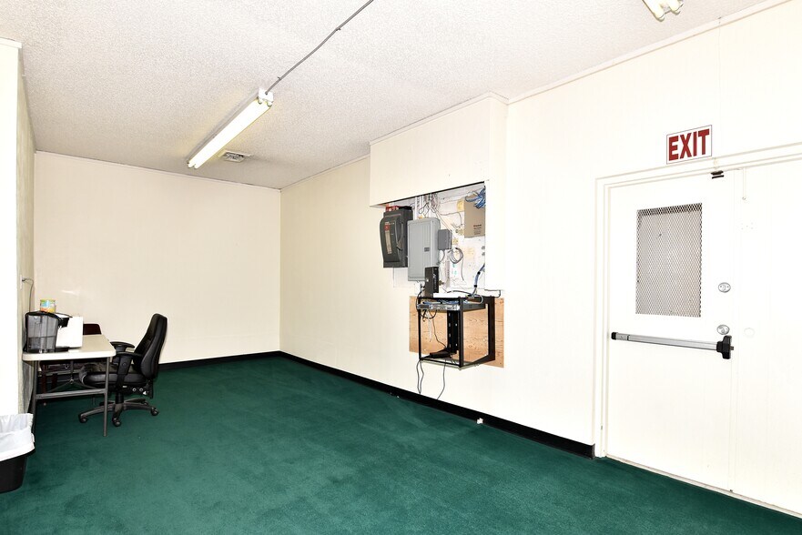 More Photos Of 2400-2408 8th Ave, Greeley Storefront Retail Office For Lease