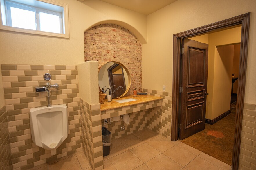 More Photos Of 1321 Sartori Ave, Torrance Storefront Retail Office For Lease