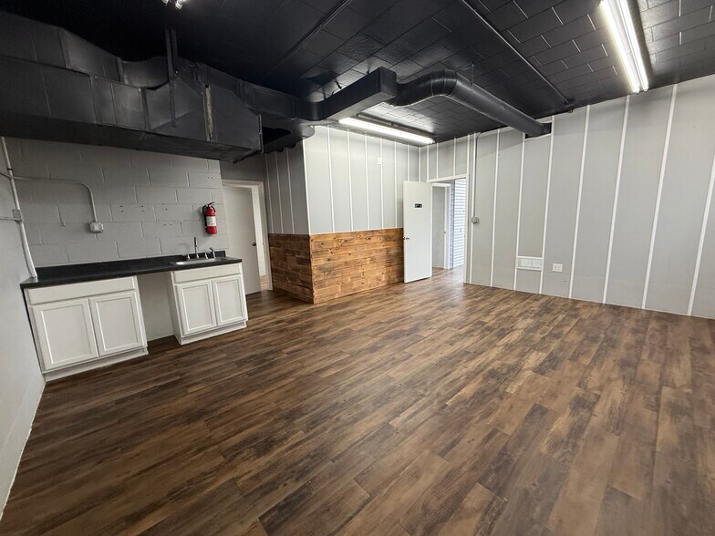 More Photos Of 7010 Doral Dr, Tobaccoville General Retail For Sale