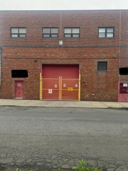 More Photos Of 15011 Guinzberg Rd, Jamaica Warehouse For Lease