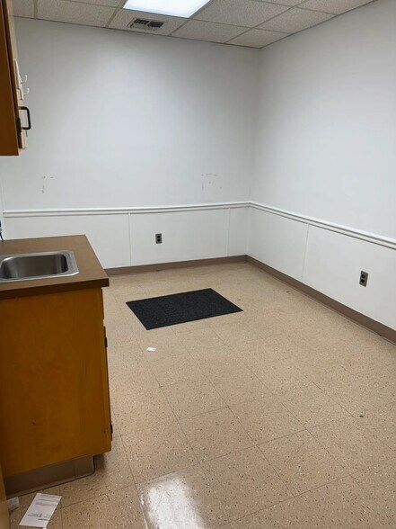 More Photos Of 1421 Narrow Lane Pky, Montgomery Coworking Space