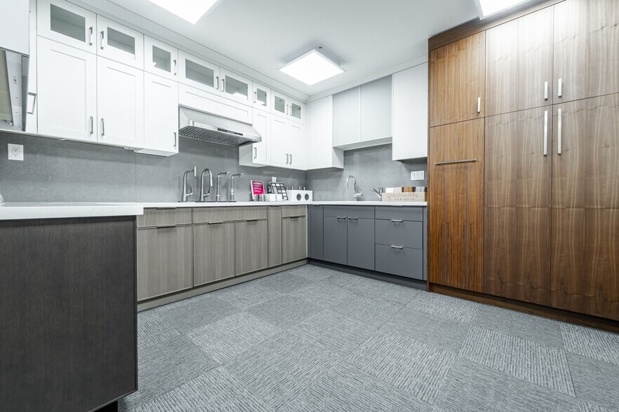 More Photos Of 1435 Huntington Ave, South San Francisco Showroom For Sale